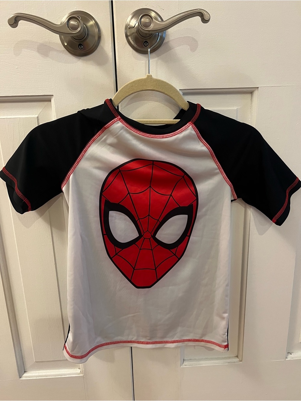 Boys Marvel Spider-Man Short Sleeve rash guard size medium